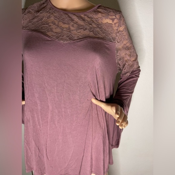 𝅺torrid size 1 Super Soft Lace Inset Bell Sleeve Top - Picture 3 of 6